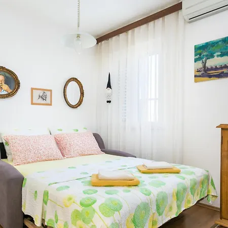 Apartman With Parking Space Mirca, Brac - 729 *