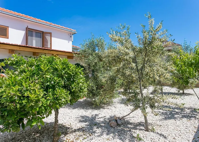 With Parking Space Mirca, Brac - 729 公寓 *